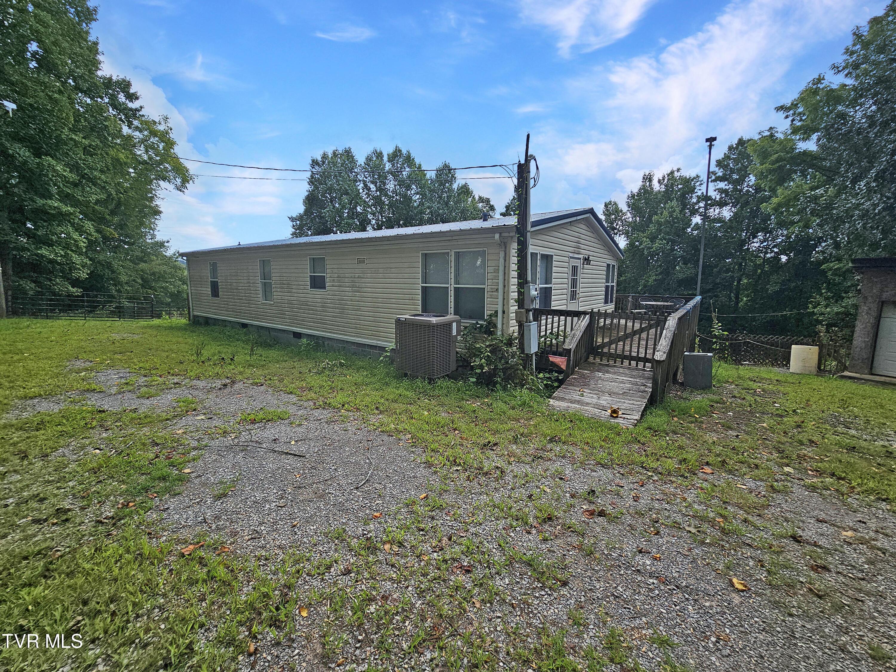 11039 Sparrow Road Abingdon, VA 24210 - Photo 6 of 26 20240819_125358