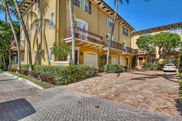 $7,000 | 72 Southeast 6th Avenue, Unit C, Delray Beach, FL 33483
