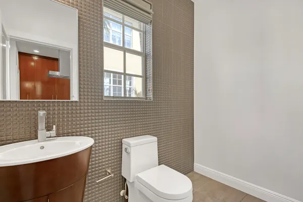 $7,000 | 72 Southeast 6th Avenue, Unit C, Delray Beach, FL 33483