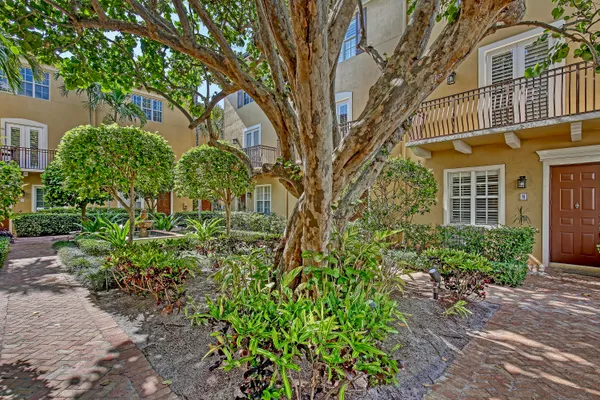 $7,000 | 72 Southeast 6th Avenue, Unit C, Delray Beach, FL 33483