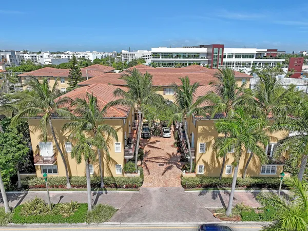 $7,000 | 72 Southeast 6th Avenue, Unit C, Delray Beach, FL 33483