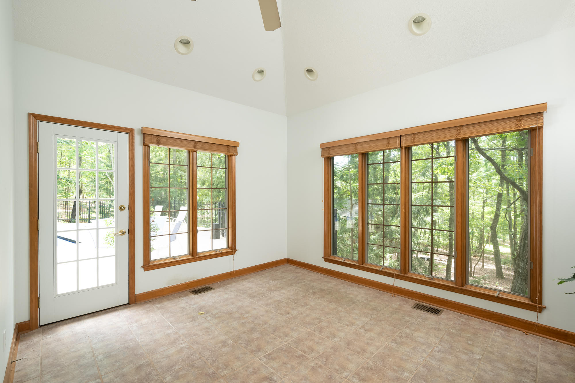 212 Healing Bluff Road Chattanooga, TN 37419 - Photo 46 of 72 212_Healing_Bluff_Rd_0072