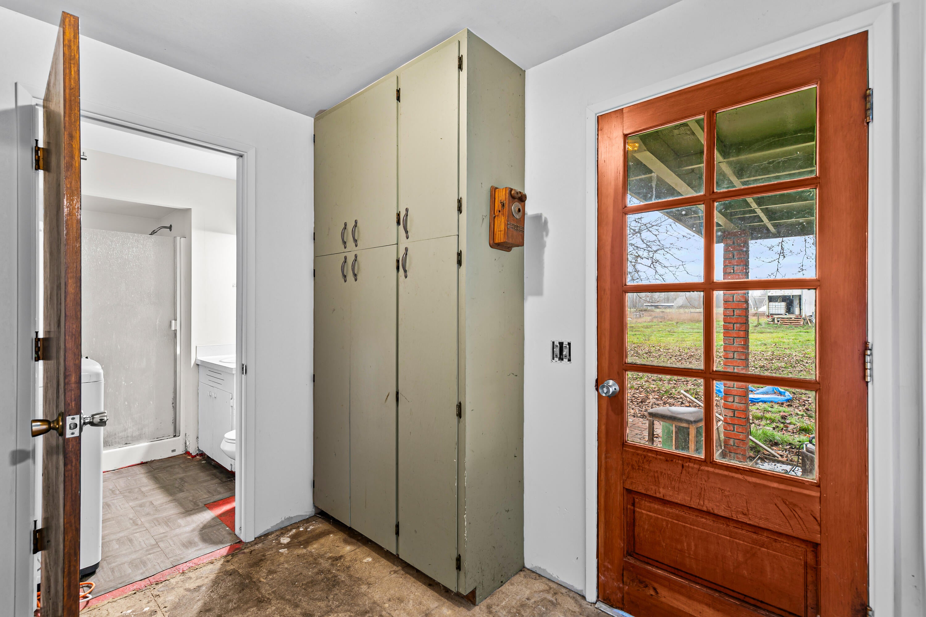 100 Minthorne Road Rogue River, OR 97537 - Photo 24 of 40 Utility room area