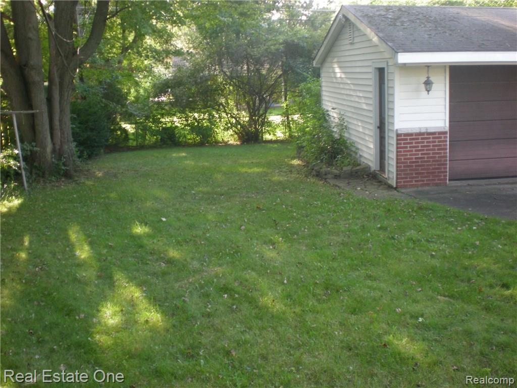 22005 Inkster Road Farmington, MI 48336 - Photo 7 of 18