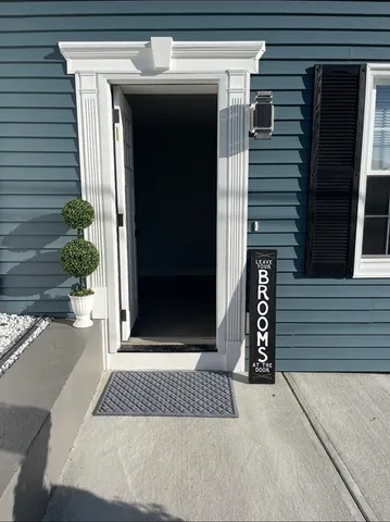 $2,650 | 229 Oneil Road, Unit 1, Somerset, MA 02725