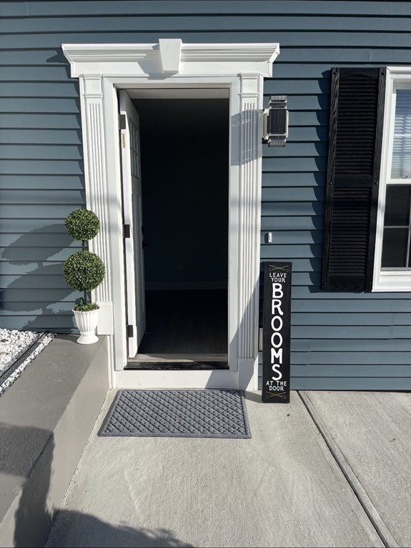 a view of entryway with a door