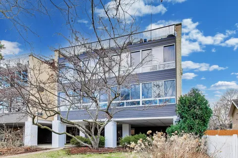 $300,000 | 2730 Central Street, Unit 2D, Evanston, IL 60201