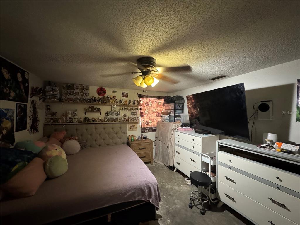 1004 Melrose Street Seffner, FL 33584 - Photo 36 of 40 a bedroom with a bed and a flat screen tv