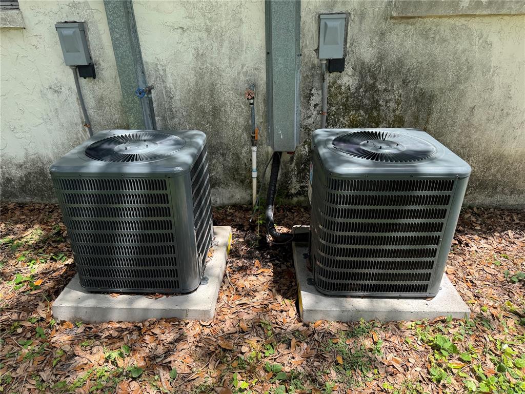 1004 Melrose Street Seffner, FL 33584 - Photo 40 of 40 a bathroom with a sink