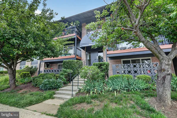 $2,600 | 204 Park Terrace Court Southeast, Unit 28, Vienna, VA 22180