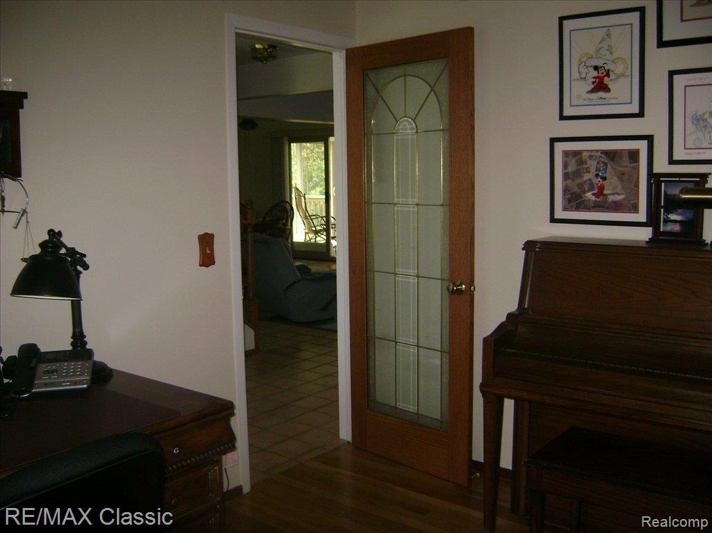 758 Ten Point Drive Rochester, MI 48309 - Photo 3 of 10 den1