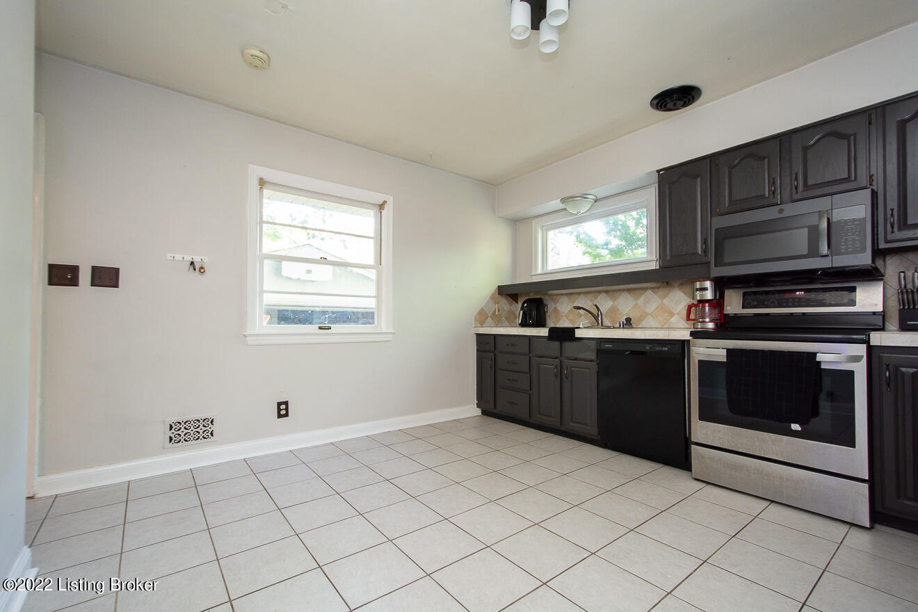 2311 Janlyn Road Louisville, KY 40299 - Photo 10 of 36 Kitchen