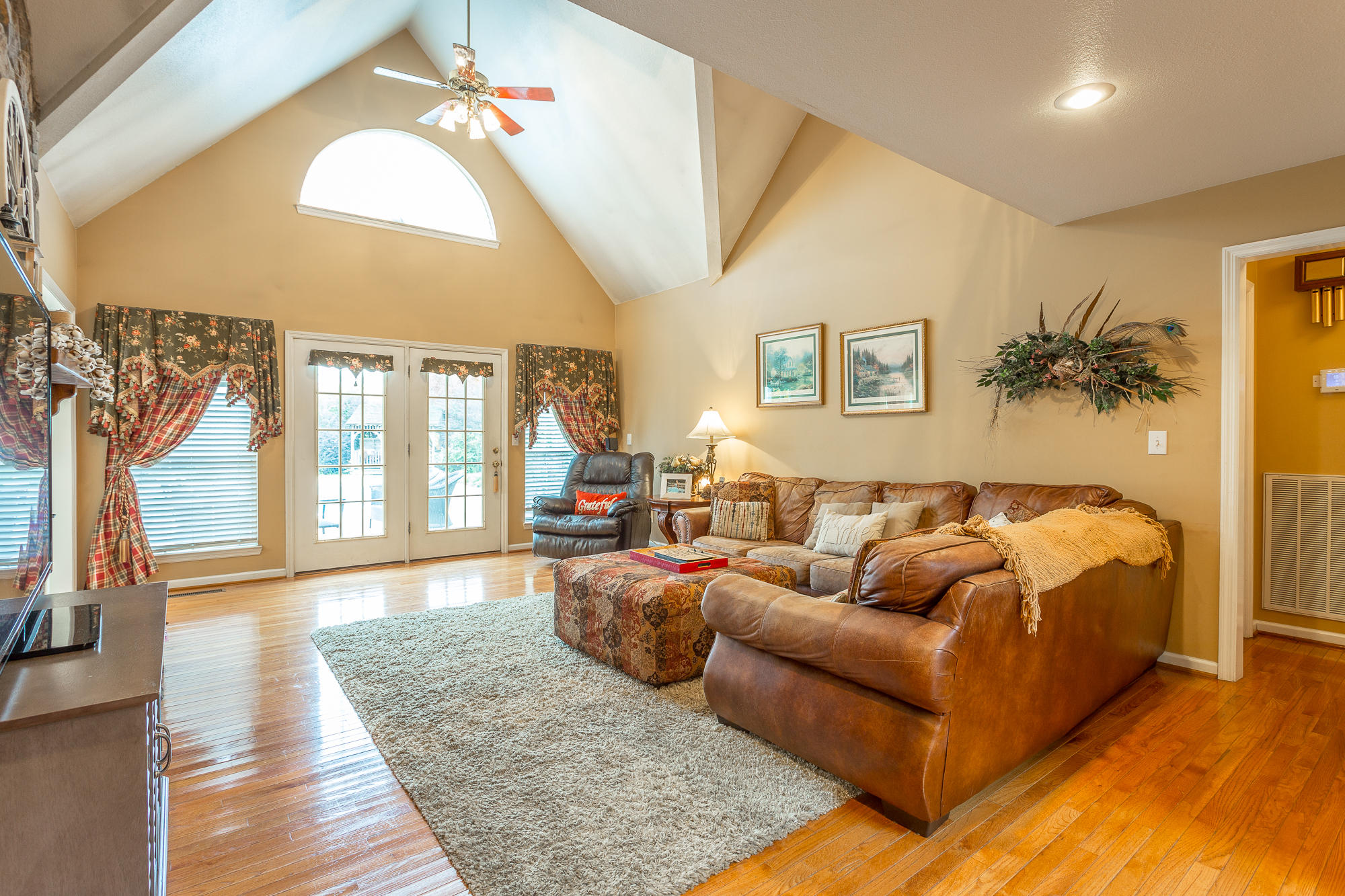 1182 Old Three Notch Road Ringgold, GA 30736 - Photo 22 of 88 Living Room