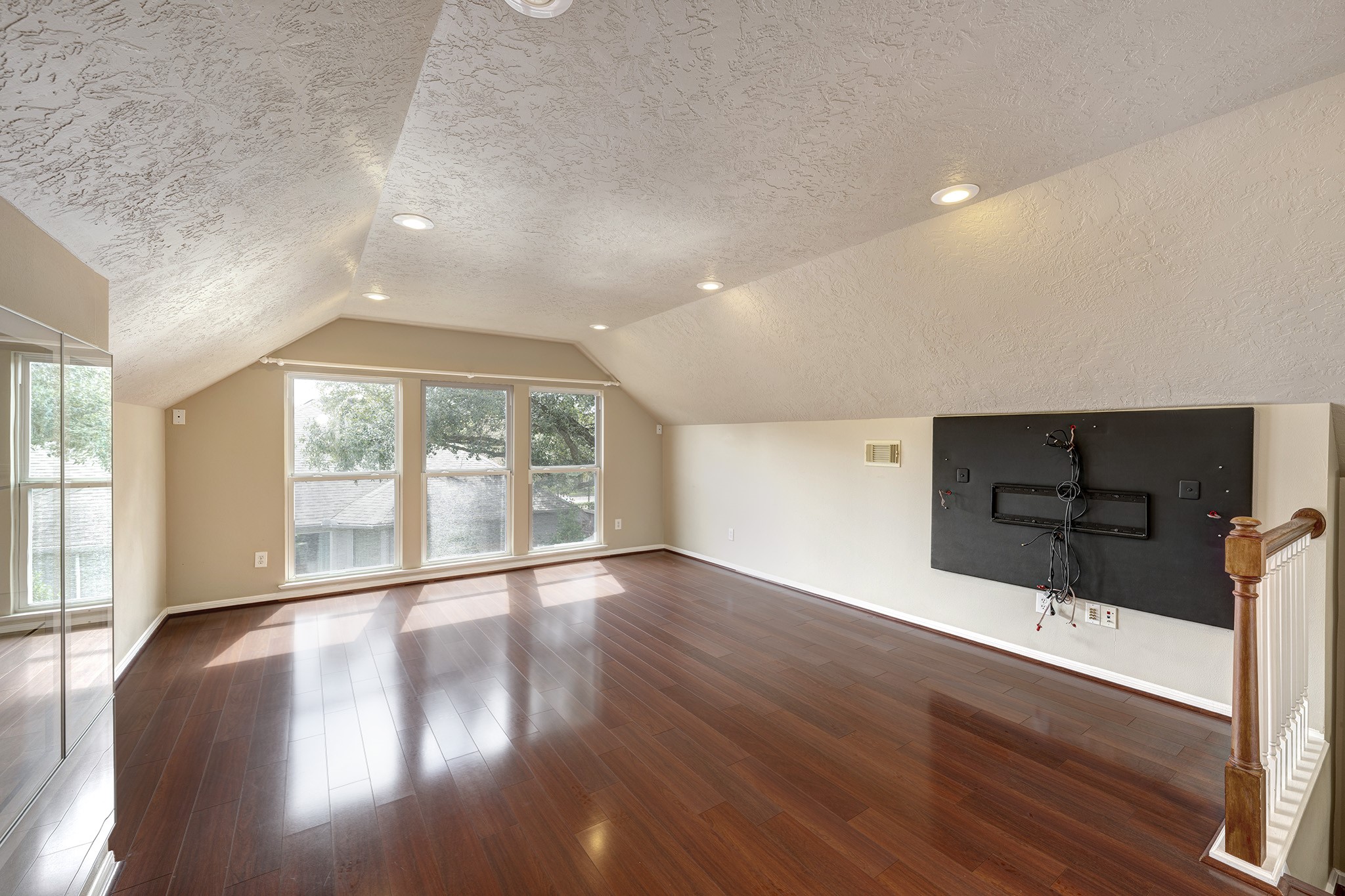 7019 Lawler Ridge Houston, TX 77055 - Photo 17 of 18 an empty room with wooden floor and windows