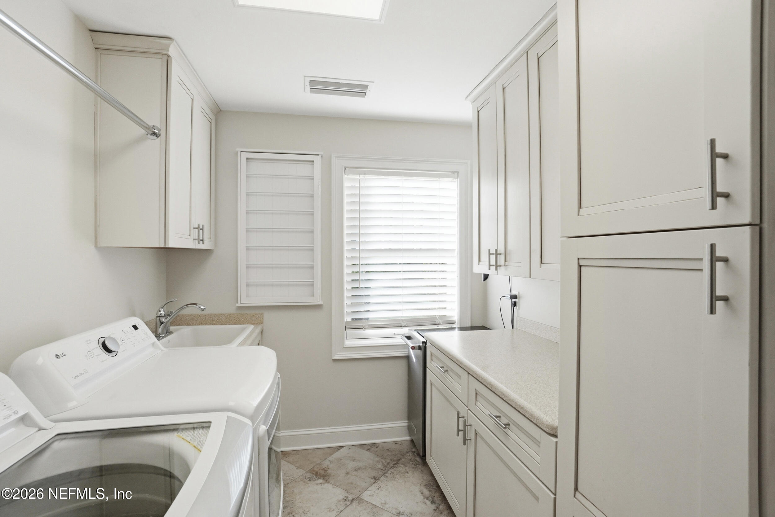 1003 Greenridge Road Jacksonville, FL 32207 - Photo 35 of 95 w/sink & ice maker