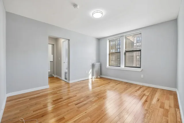 $1,950 | 117 Corbin Avenue, Unit 203, Jersey City, NJ 07306