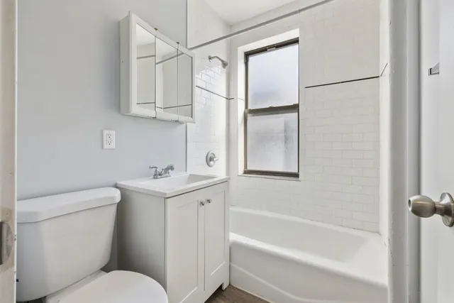 $1,950 | 117 Corbin Avenue, Unit 203, Jersey City, NJ 07306