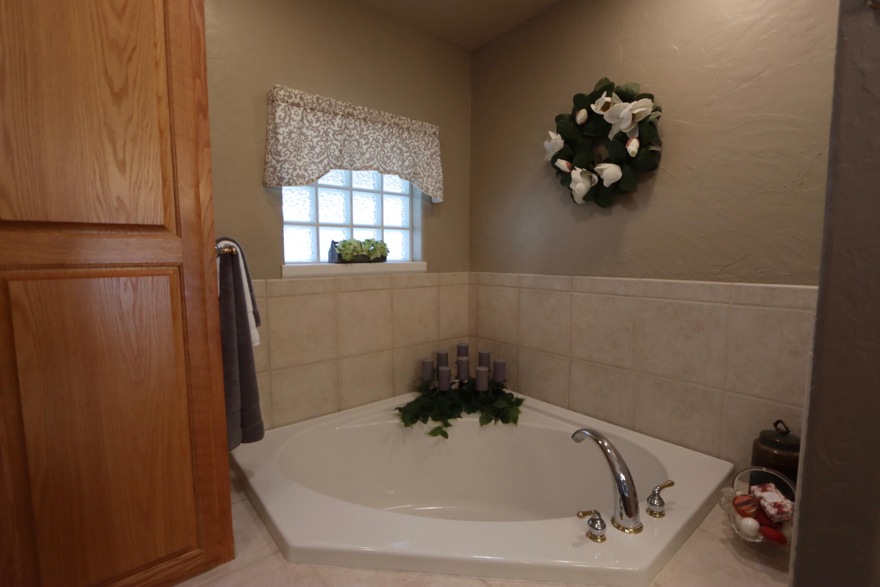 10914 Kestrel Road Klamath Falls, OR 97601 - Photo 42 of 62 IMG_1363