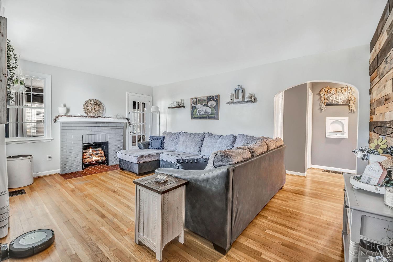5617 Leumas Road Cincinnati, OH 45239 - Photo 4 of 35