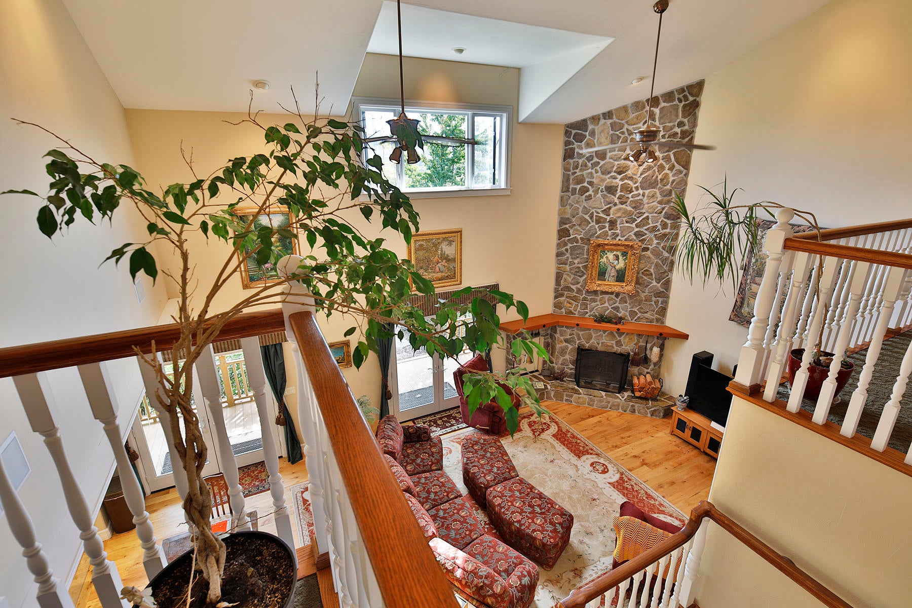 1524 Dry Creek Road Eagle Point, OR 97524 - Photo 24 of 50 Looking at living space from balcony