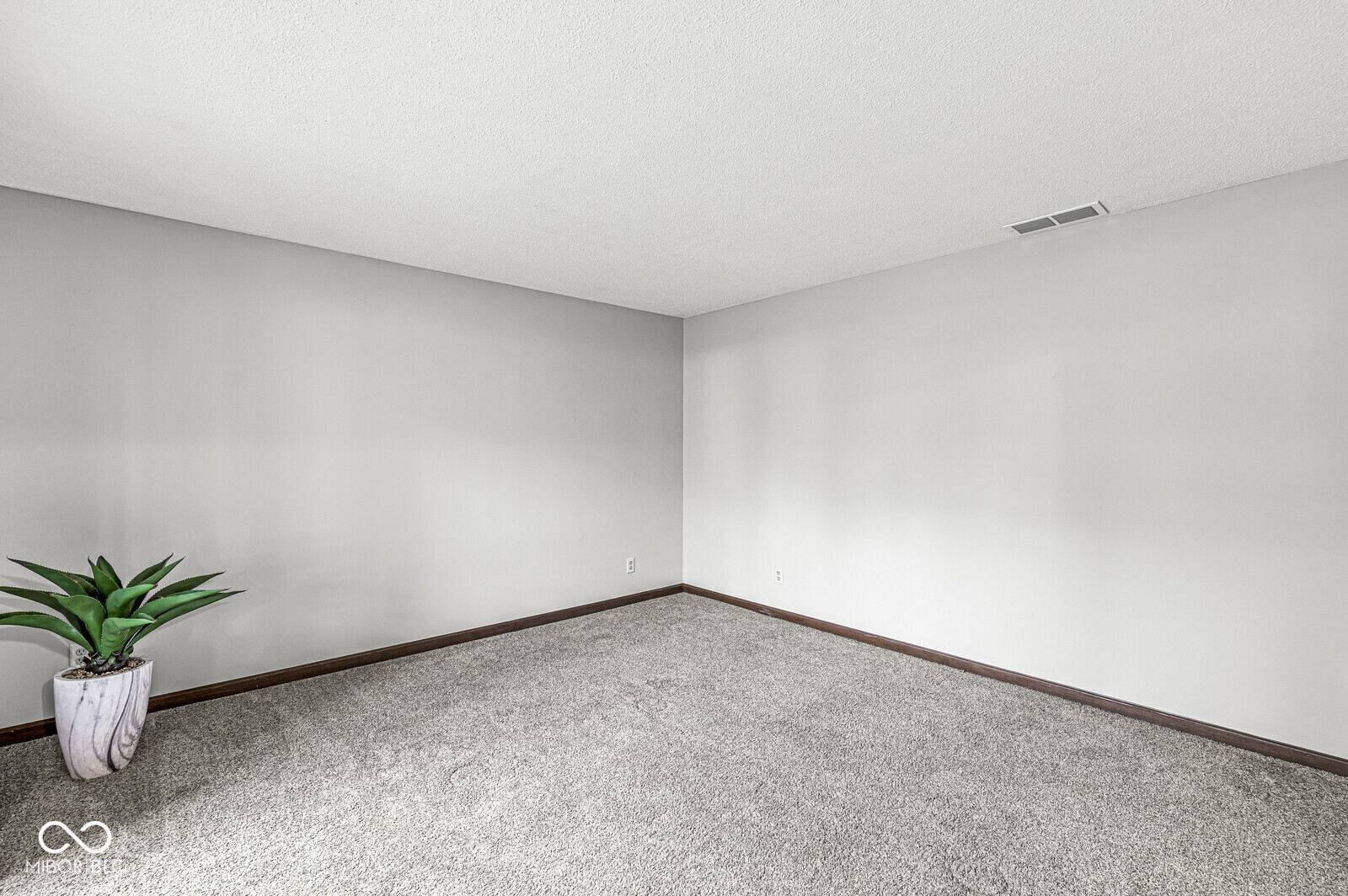 409 Lansdowne Road Indianapolis, IN 46234 - Photo 5 of 35 Gallery Image 5