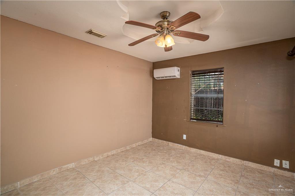 720 North Padre Avenue Weslaco, TX 78596 - Photo 12 of 29