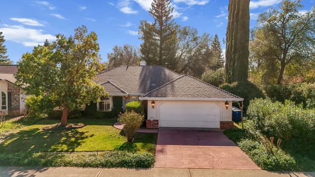 $449,000 | 2427 Castlewood Drive, Redding, CA 96002