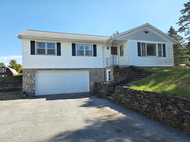 $347,000 | 1 Pohl Drive, Halfmoon, NY 12118