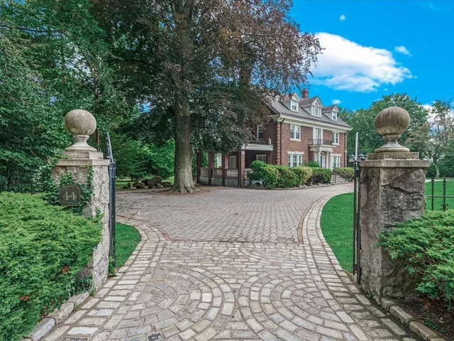 $1,650,000 | 44 Arbor Place, Glen Cove, NY 11542