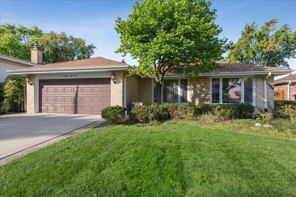 $485,000 | 1454 Dayton Place, Des Plaines, IL 60018
