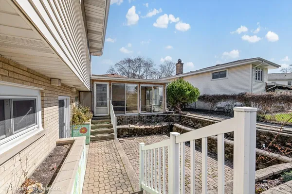 $485,000 | 1454 Dayton Place, Des Plaines, IL 60018