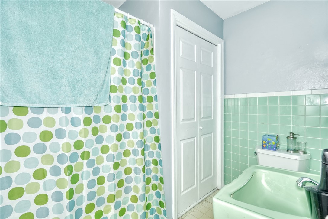 133 Wilder Terrace Rochester, NY 14612 - Photo 23 of 50 Up Unit Full Bath