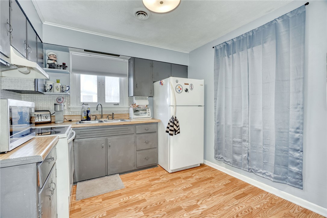 133 Wilder Terrace Rochester, NY 14612 - Photo 10 of 50 Upstairs Kitchen