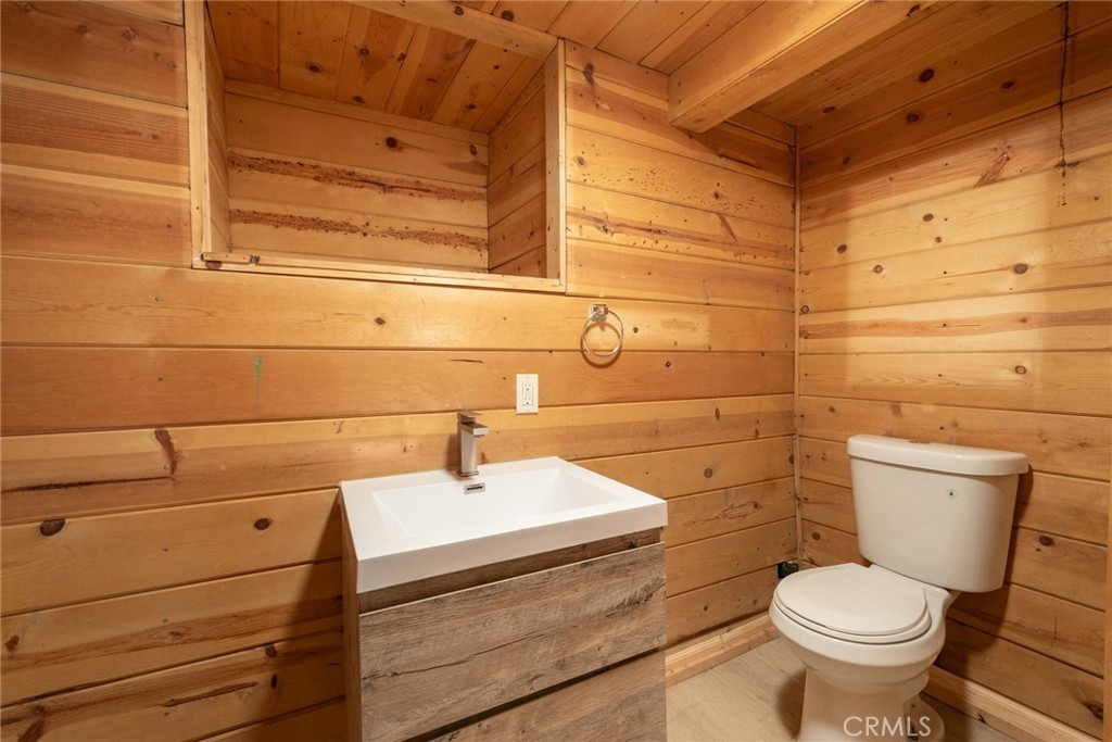21818 Vista Road Cedarpines Park, CA 92322 - Photo 21 of 41 a bathroom with a sink and a toilet