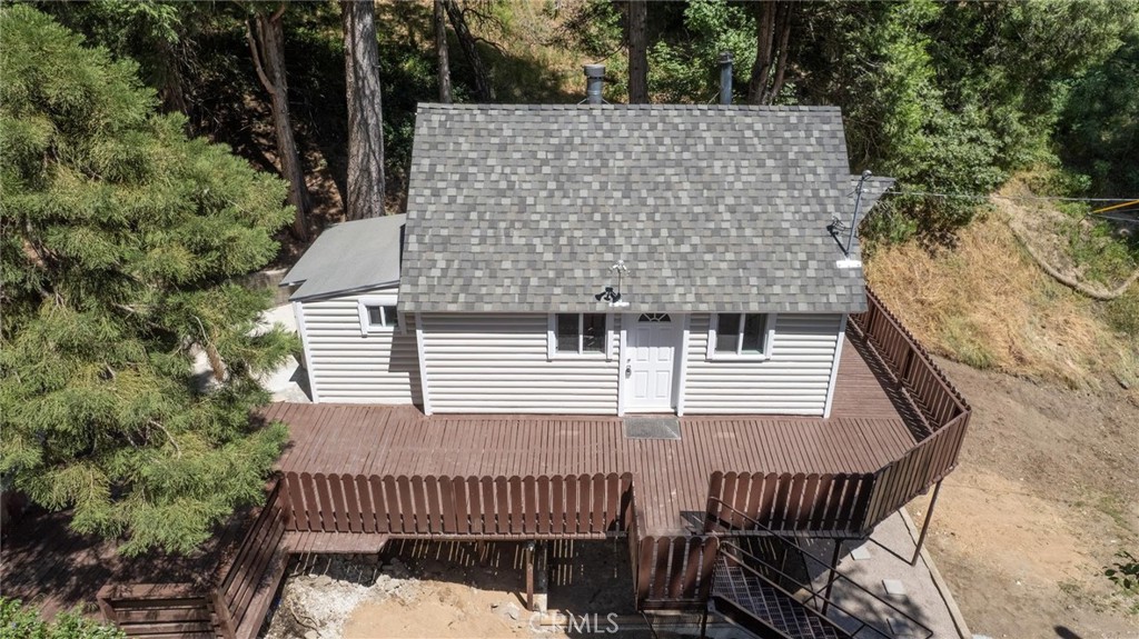 21818 Vista Road Cedarpines Park, CA 92322 - Photo 36 of 41 a view of a patio with a table and chairs
