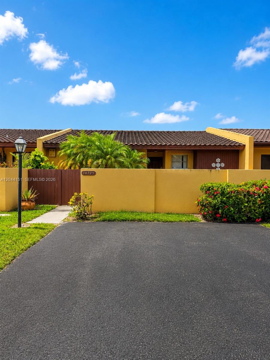 14725 Southwest 86th Lane Miami, FL 33193 - Photo 2 of 32