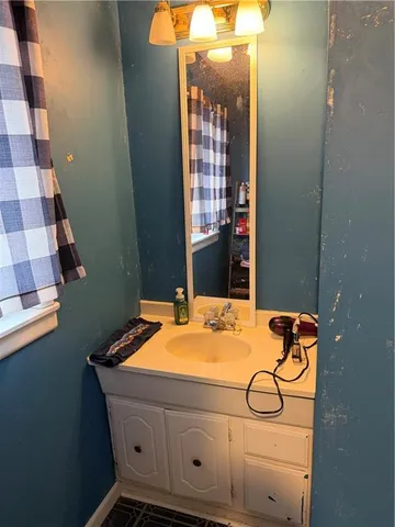 $210,000 | 8746 Southwest County Road 4007, Unit RURAL, Rich Hill, MO 64779