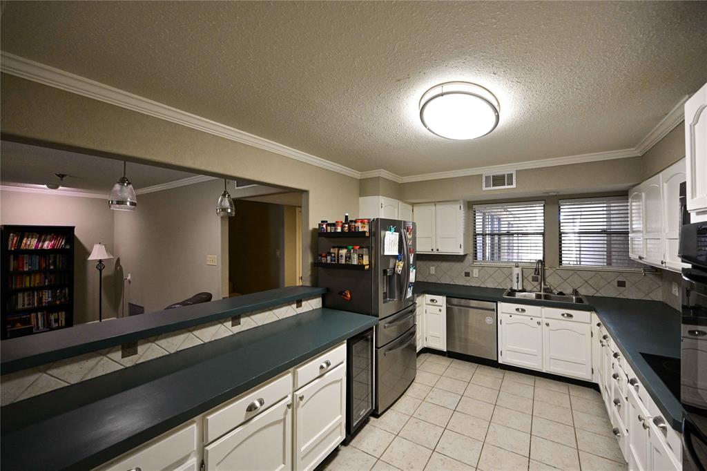 32 Rue Maison Abilene, TX 79605 - Photo 10 of 40 a kitchen with a sink and cabinets