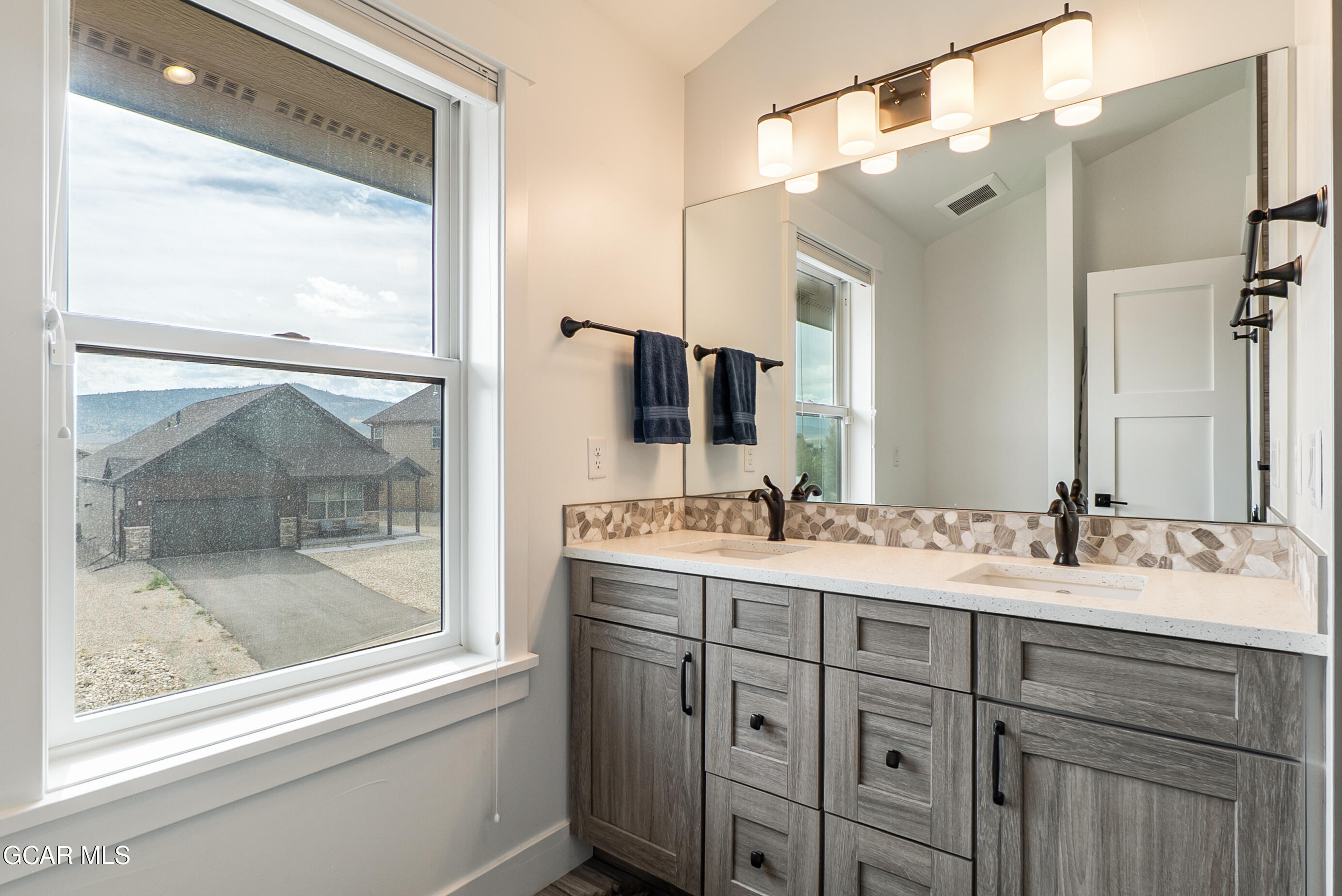 220 Elk Track Circle Granby, CO 80446 - Photo 21 of 46 Primary Bath