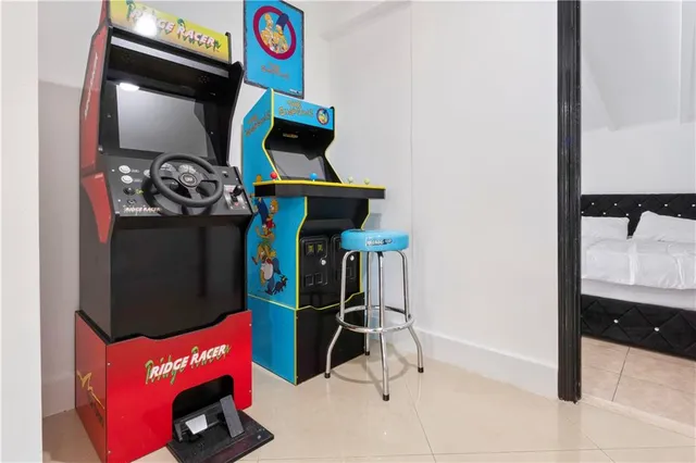 $8,500 | 19340 Northeast 19th Avenue, North Miami Beach, FL 33179