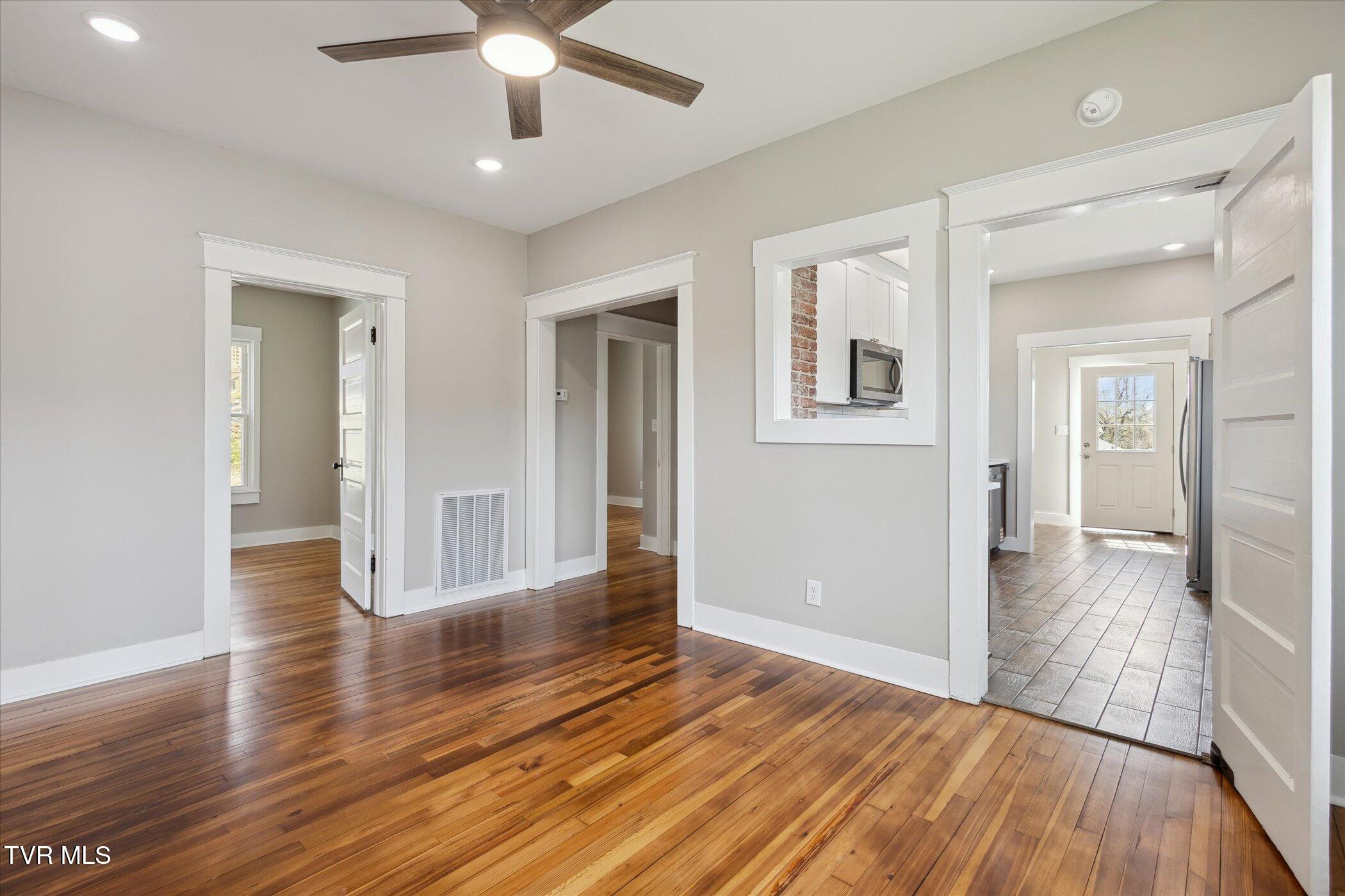 318 Boyd Street Erwin, TN 37650 - Photo 12 of 36 13-318-Boyd-St-Erwin-TN-37650-WindowStil