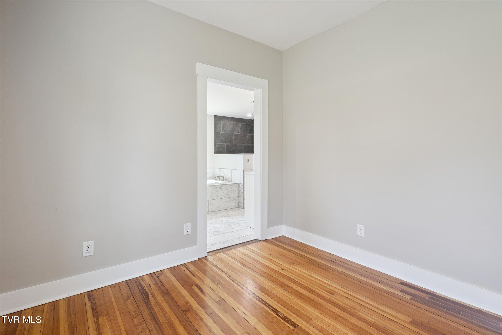 318 Boyd Street Erwin, TN 37650 - Photo 22 of 36 23-318-Boyd-St-Erwin-TN-37650-WindowStil