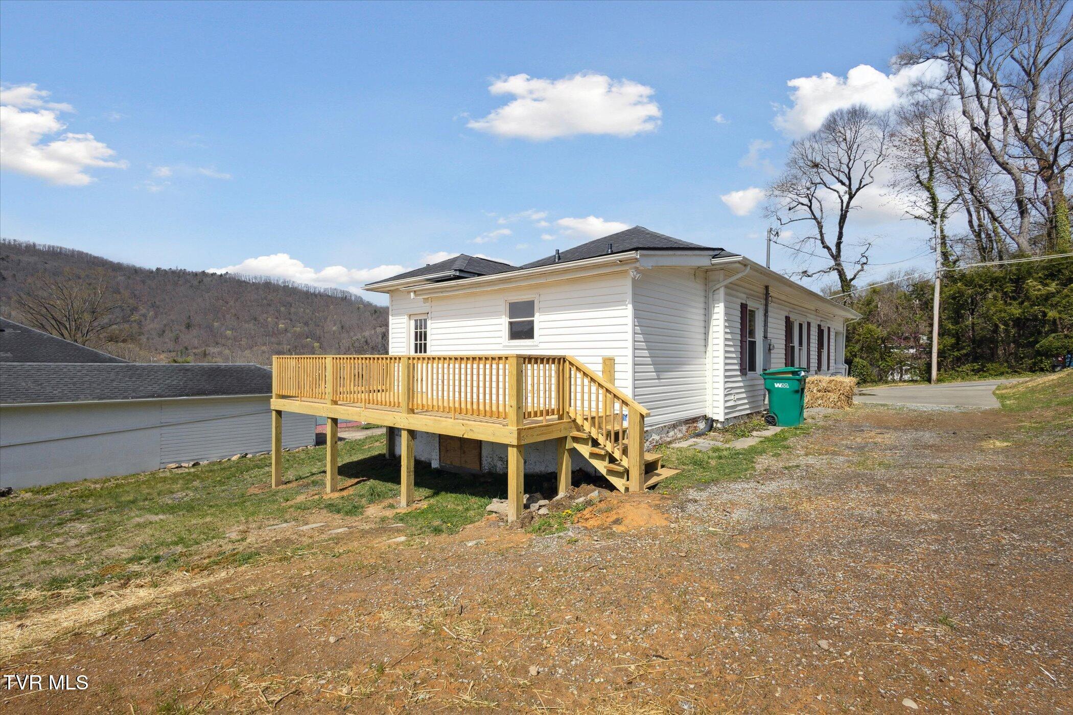 318 Boyd Street Erwin, TN 37650 - Photo 27 of 36 28-318-Boyd-St-Erwin-TN-37650-WindowStil