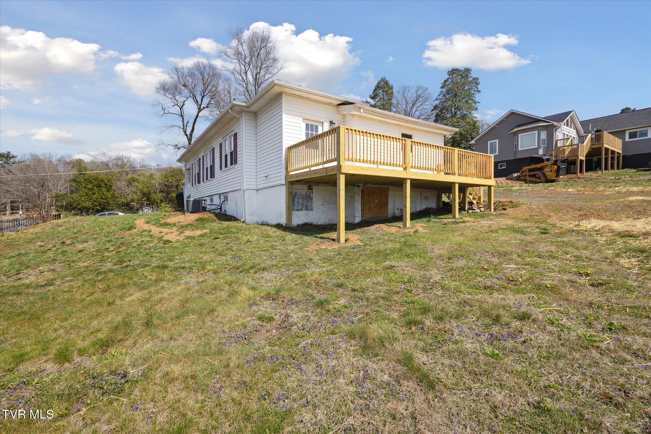 318 Boyd Street Erwin, TN 37650 - Photo 29 of 36 30-318-Boyd-St-Erwin-TN-37650-WindowStil
