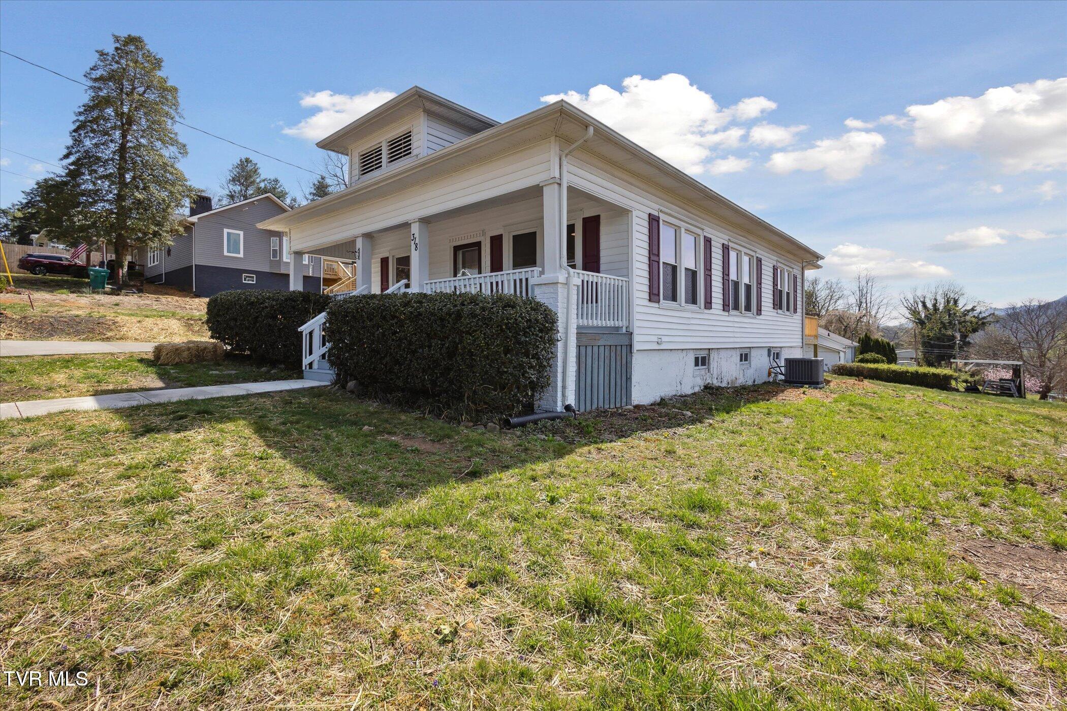 318 Boyd Street Erwin, TN 37650 - Photo 3 of 36 02-318-Boyd-St-Erwin-TN-37650-WindowStil