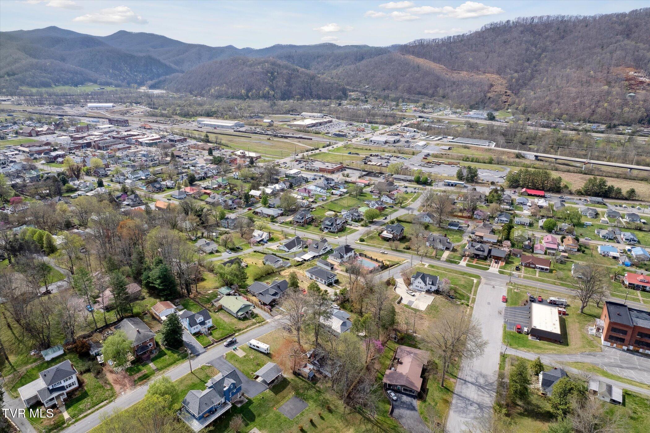 318 Boyd Street Erwin, TN 37650 - Photo 33 of 36 40-318-Boyd-St-Erwin-TN-37650-WindowStil