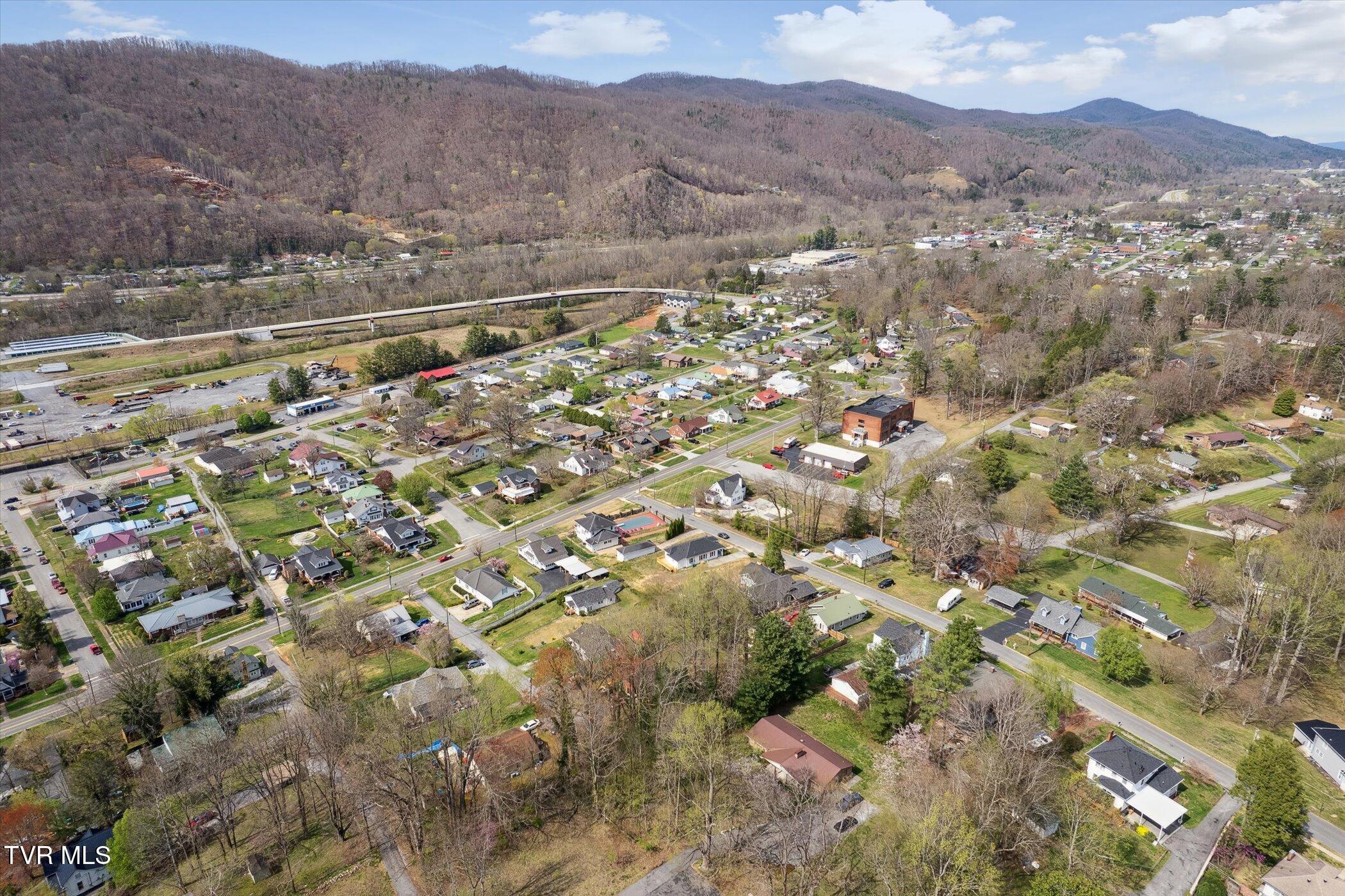 318 Boyd Street Erwin, TN 37650 - Photo 34 of 36 41-318-Boyd-St-Erwin-TN-37650-WindowStil