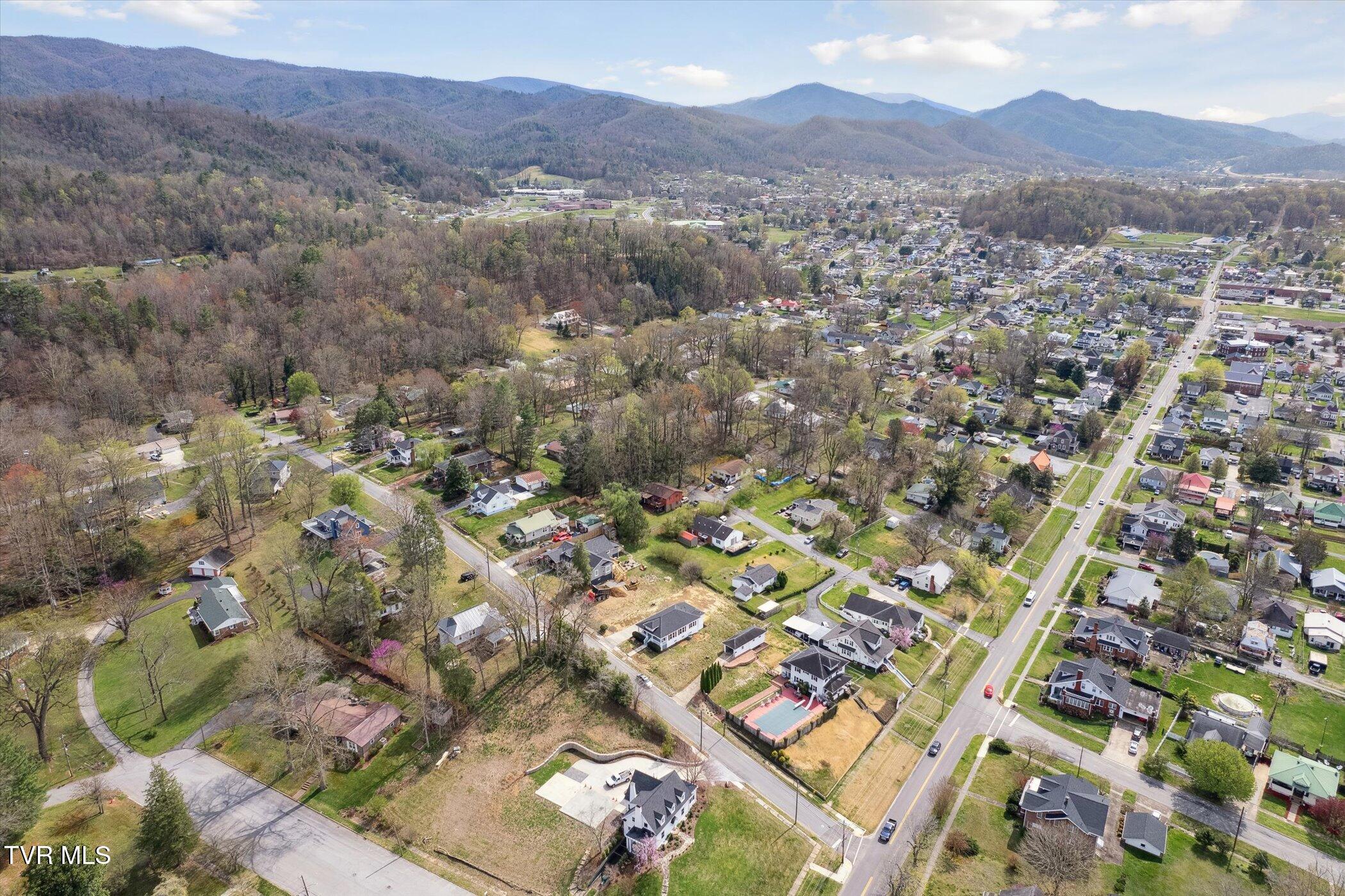 318 Boyd Street Erwin, TN 37650 - Photo 35 of 36 44-318-Boyd-St-Erwin-TN-37650-WindowStil