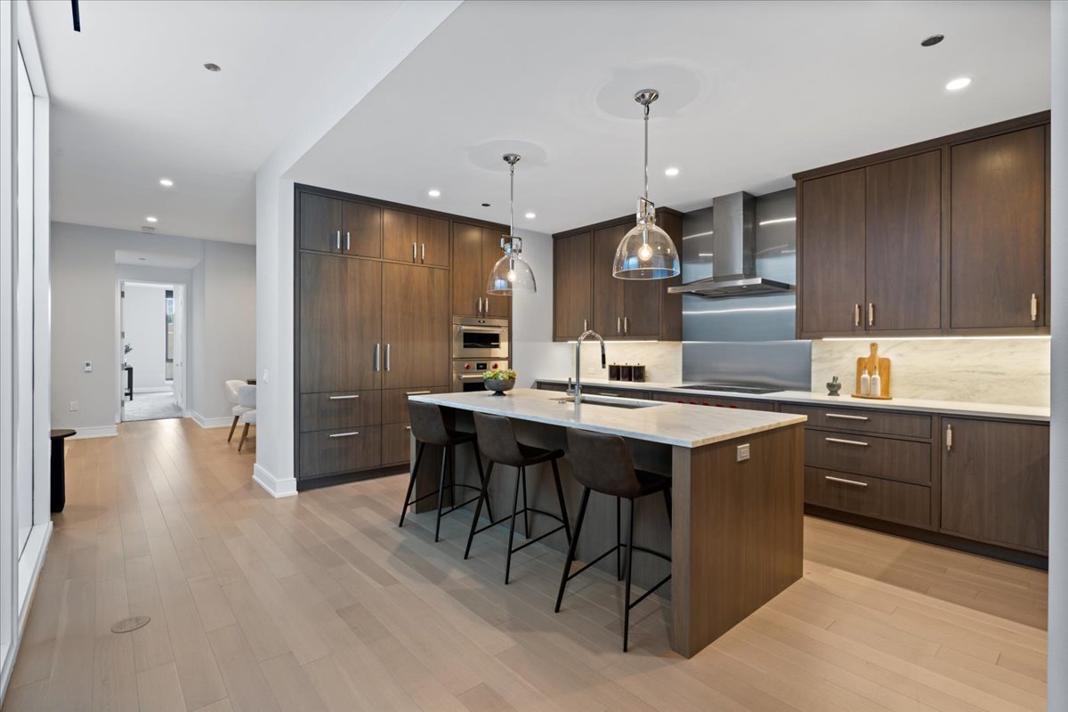 1550 North Clark Street, Unit 604 Chicago, IL 60610 - Photo 11 of 34