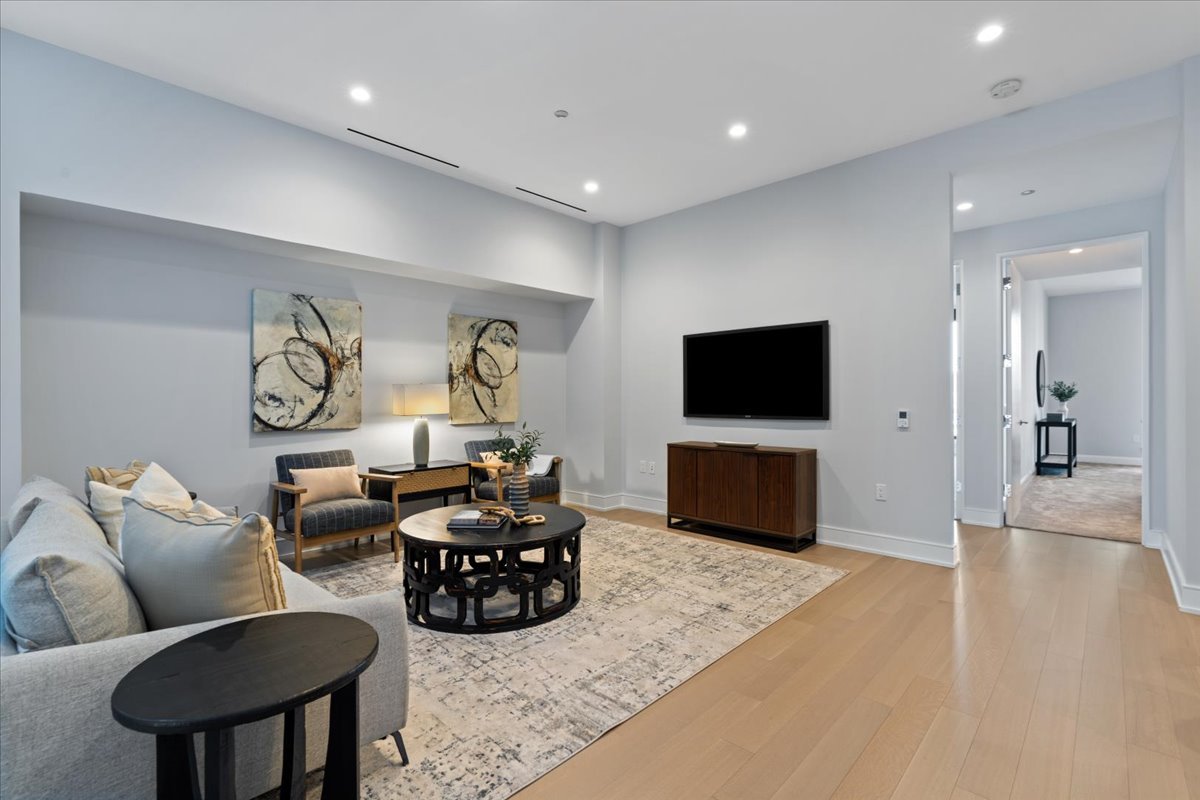 1550 North Clark Street, Unit 604 Chicago, IL 60610 - Photo 16 of 34